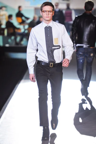 Look 28